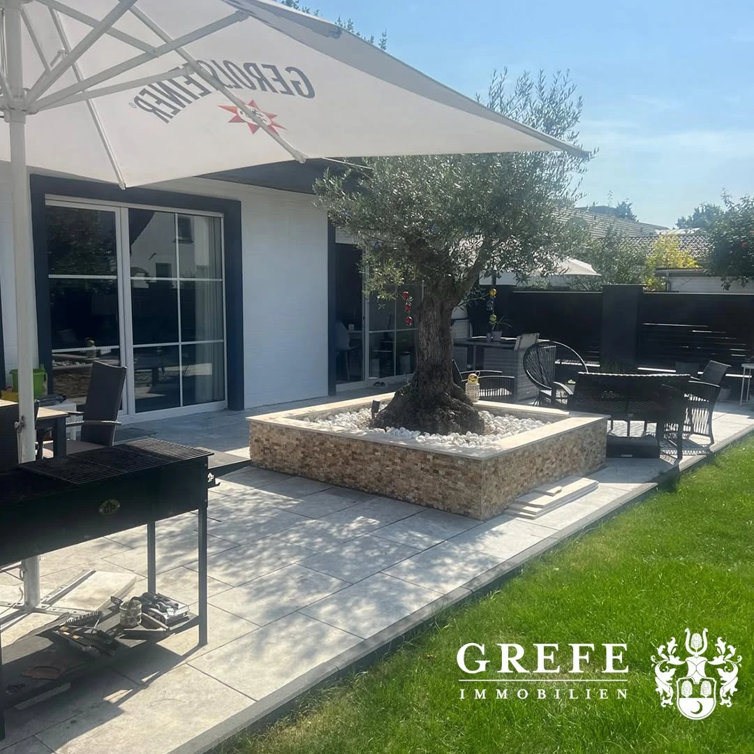 Terrasse im Süd-West-Garten